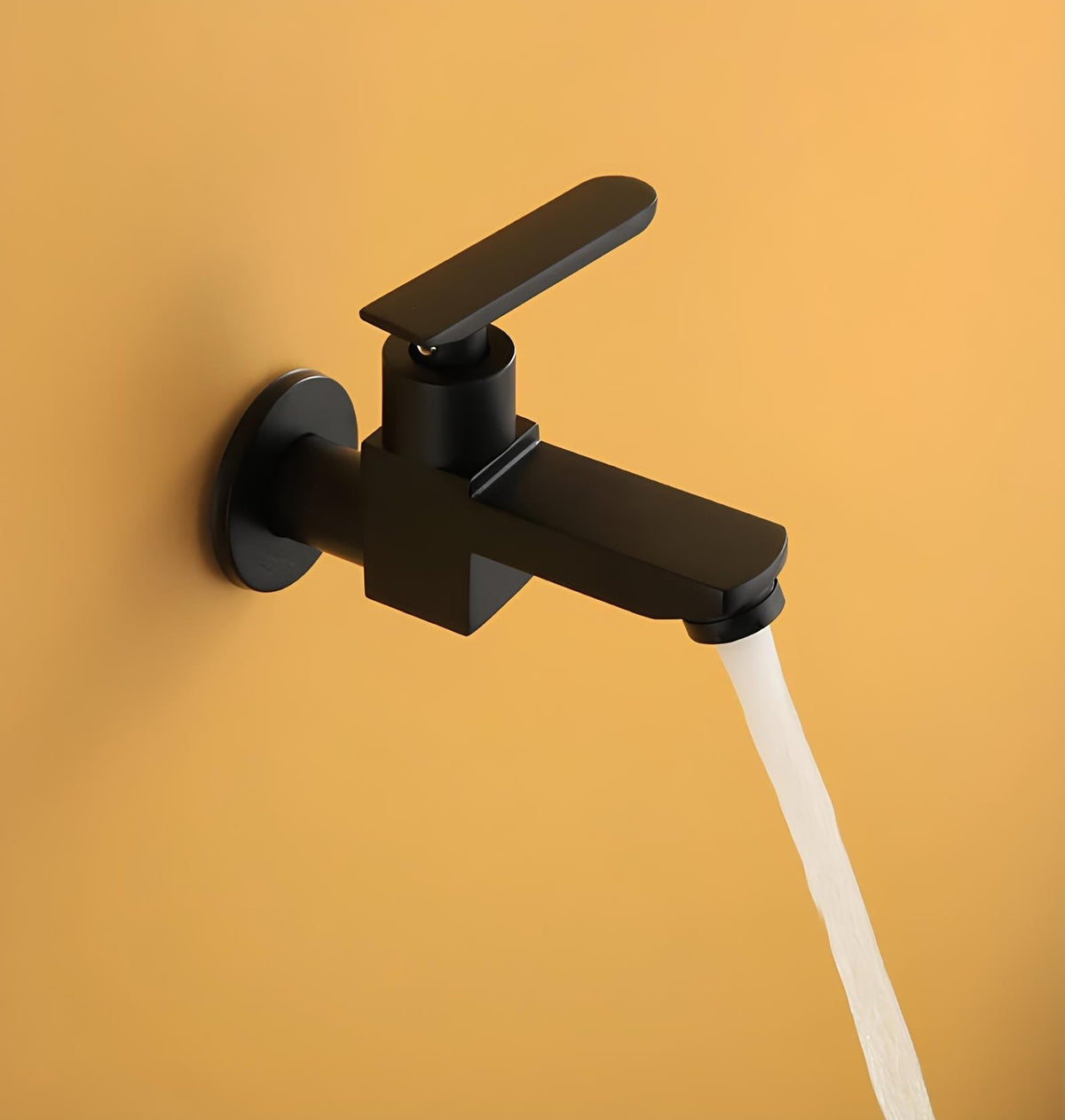 Minimalistischer Außenhahn, Grau
