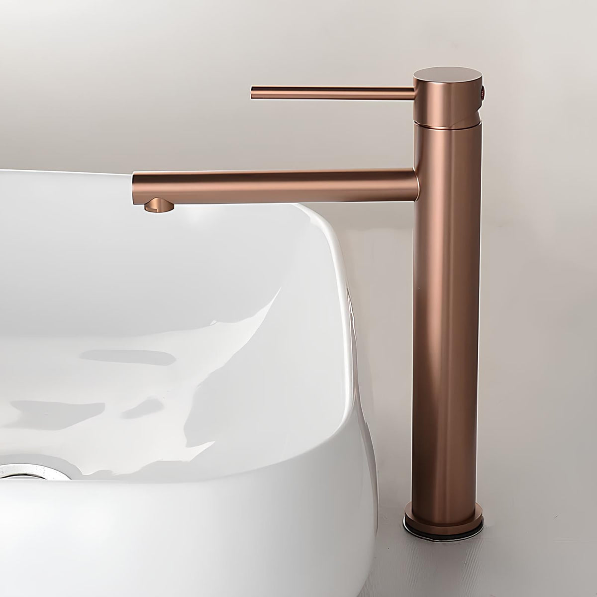 Hoher Bronze-Wasserhahn