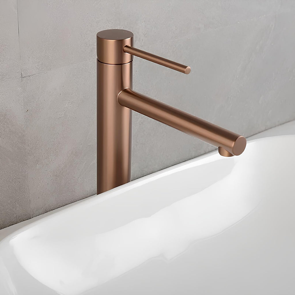 Hoher Bronze-Wasserhahn