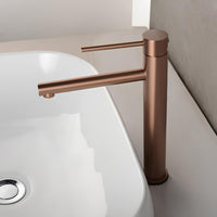 Hoher Bronze-Wasserhahn