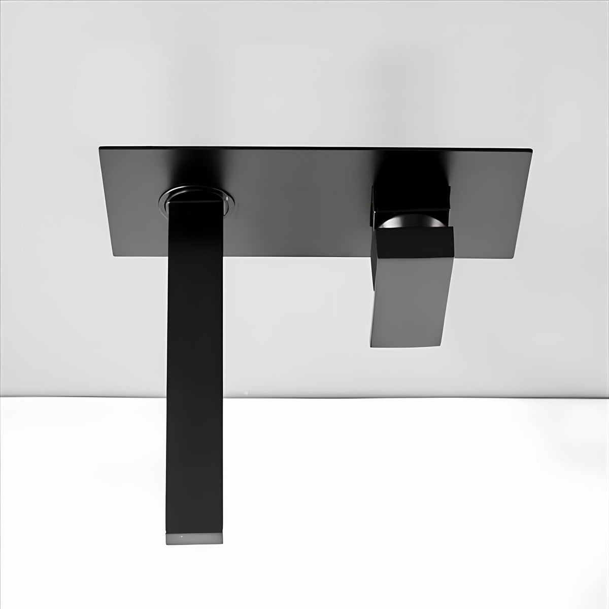 Minimalistische Wandarmatur