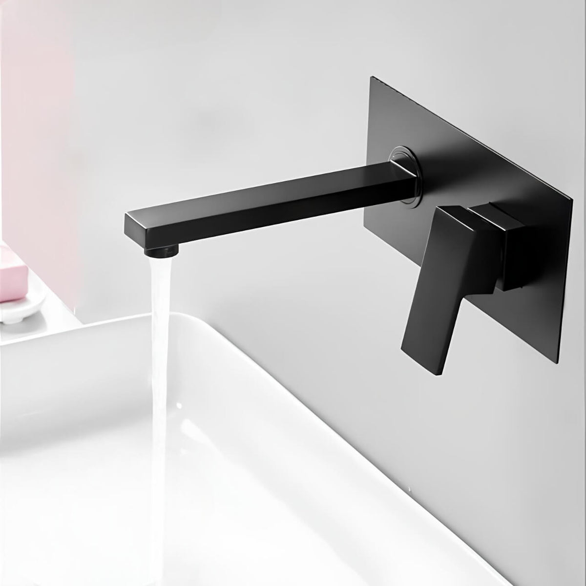 Minimalistische Wandarmatur