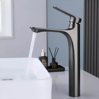Gebürsteter Messing-Wasserhahn