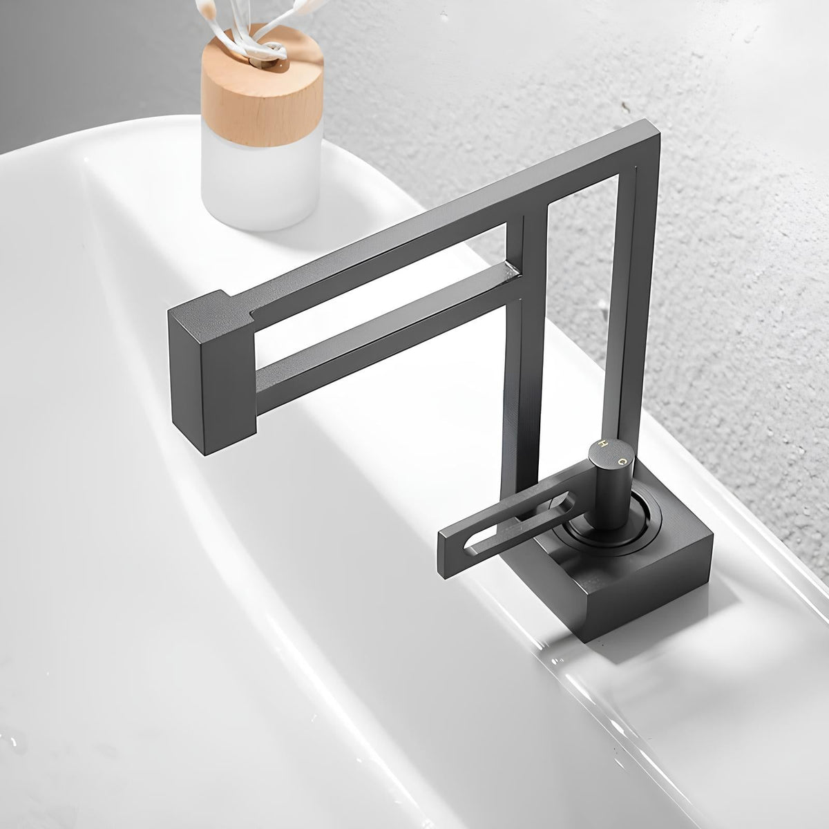 Kaskadenhahn, Designer-Messing